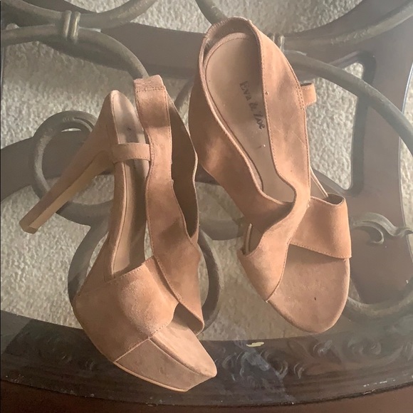 ❄️WINTER SALE PRICE $20❄️ Tan Suede Platform - Picture 2 of 4